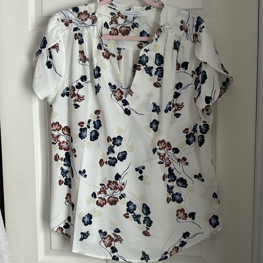 41 Hawthorne blouse size XL capped sleeves